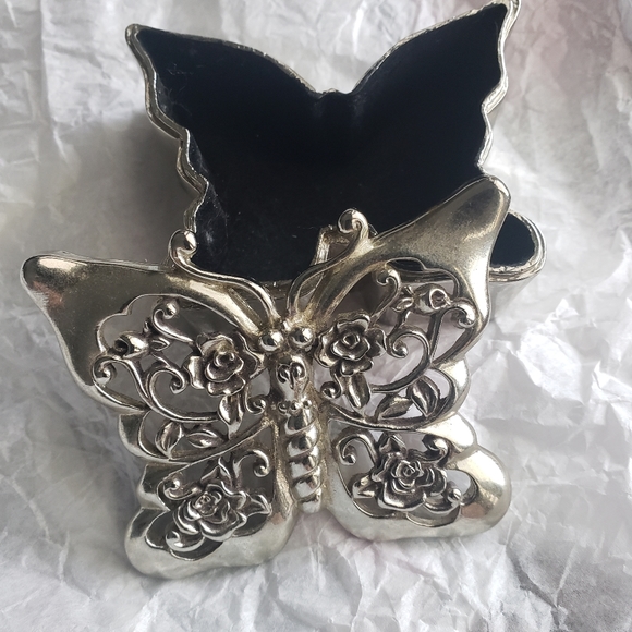 Butterfly silverplated ring/jewelry box - Picture 2 of 3